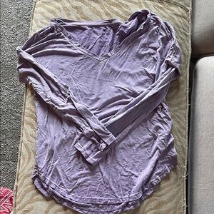American Eagle Outfitters Lavender Long Sleeve V-Neck Tee